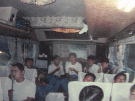 ���|�̃o�X�̑O��