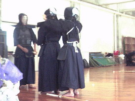 �ʂ𒅂��钇�ԂƁ@